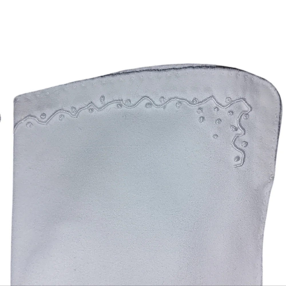 Elegant Vintage 1970s White Embroidered Women's Handsewn Gloves